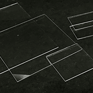 Formes carrées et rectangulaires de verre EagleXG coupées à différentes tailles.